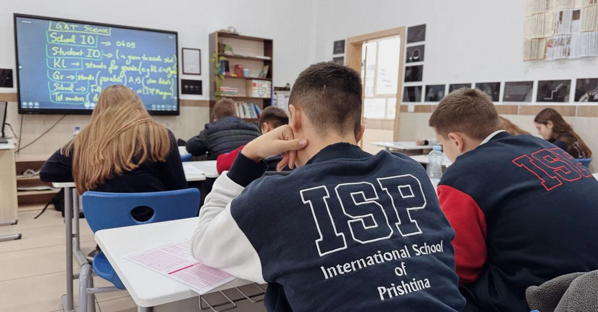Почему «звонИт» режет слух, а «тОрты» вызывают улыбку экзаменатора?Неверное ударение работает как звуковой маркер: «звОнит»...
